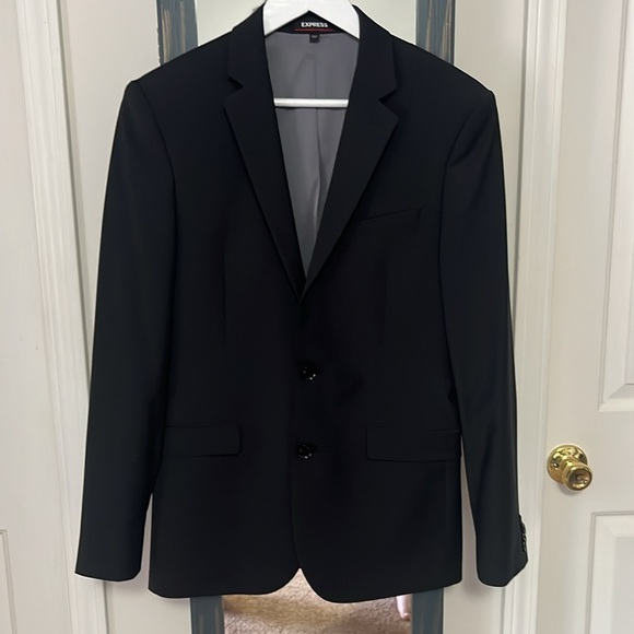 Men’s Express Extra Slim suit set. Color: Black. Style: Performance